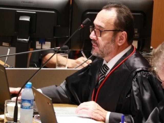 Depois de brigar por causa de sobrenome, garoto consegue tirar Pinto do RG