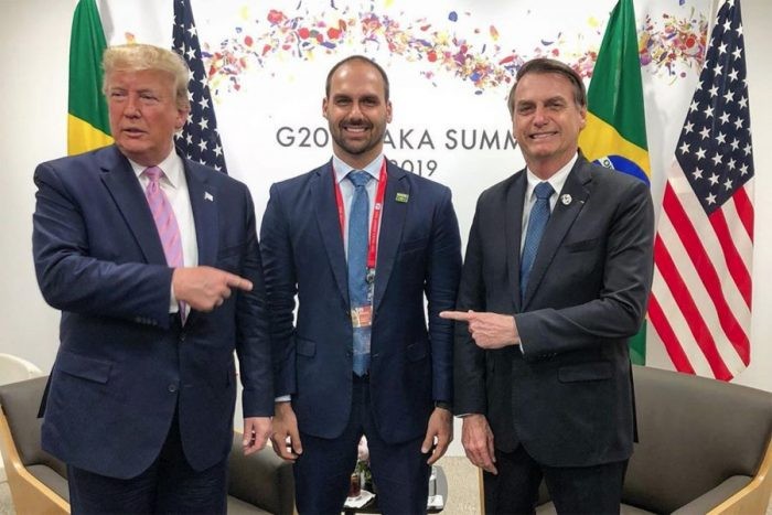 Pelo Twitter, Donald Trump anuncia retaliação ao Brasil elevando tarifas de aço e alumínio