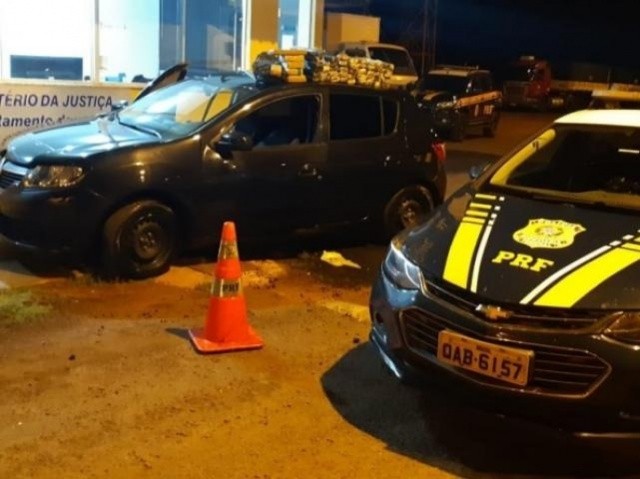 Polícia apreende carga de maconha sob a lataria de veículo na BR-163