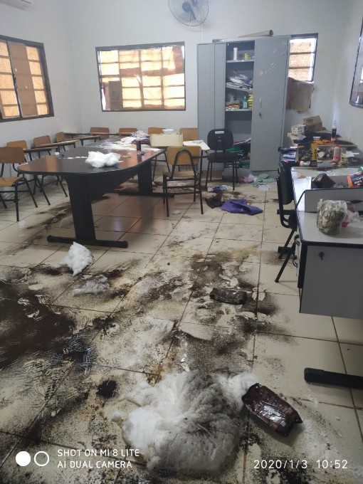 marginais destroem posto de saúde, furtam 4 computadores e botijão de gás