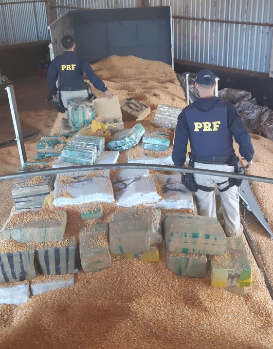Motorista preso com 2,6 t de maconha