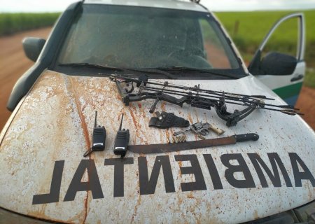 Nova Andradina - PMA de Batayporã prende três caçadores e apreende três armas, munições, um arco e flecha especial de caça e dois veículos