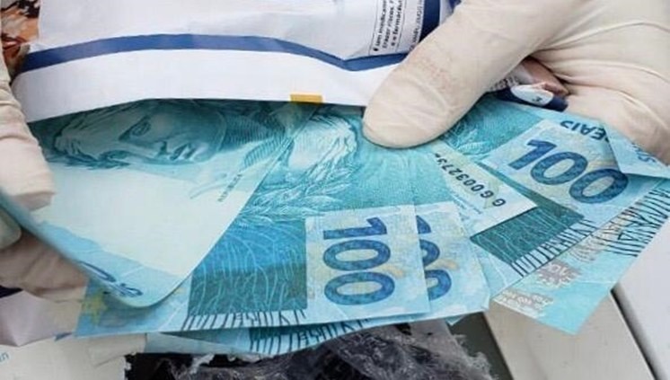 Envolvidos foram presos no momento em que recebiam a encomenda pelos Correios