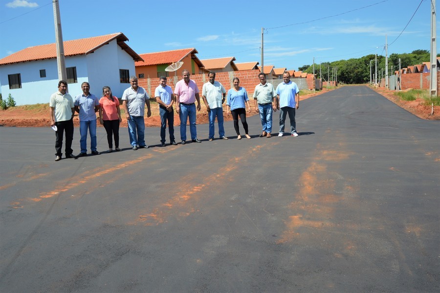 PREFEITO DE NOVO HORIZONTE DO SUL E VEREADORES VISITAM NOVO ASFALTO NO LOTEAMENTO VILA NOVA