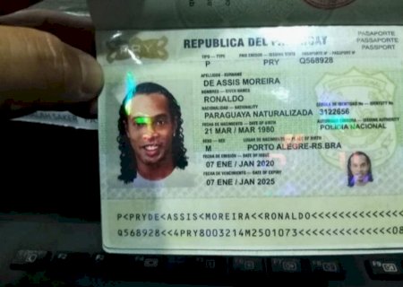 Ronaldinho Gaúcho, embaixador do turismo, é preso no Paraguai com passaporte falso