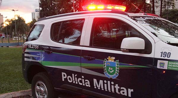 Homem é executado com um tiro na cabeça na frente da mãe