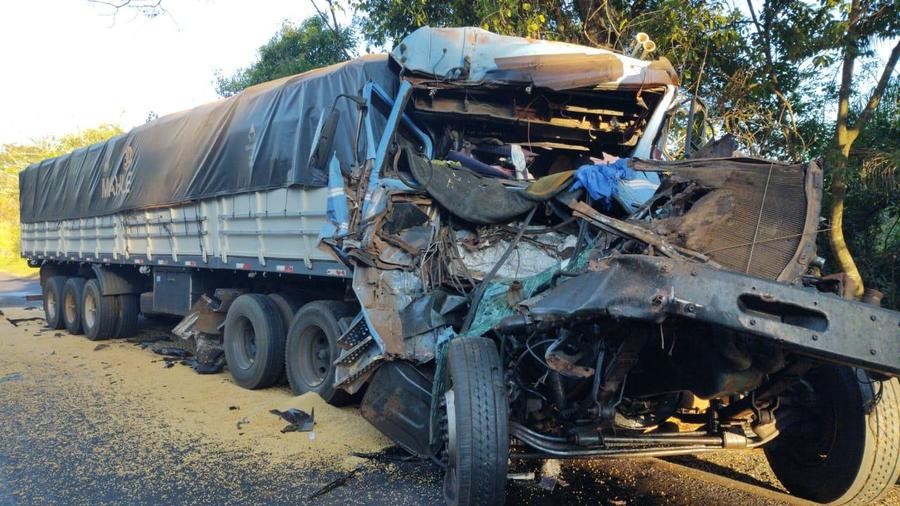 Motorista de Batayporã sai ileso após sofrer acidente com carreta no interior do Paraná