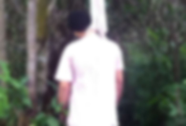 Jovem pendurado em árvore com mãos amarradas escapa da morte ao ser salvo por cunhado