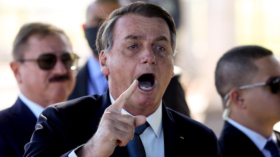 Após mandar jornalista calar a boca, Bolsonaro se desculpa por “grosseria”