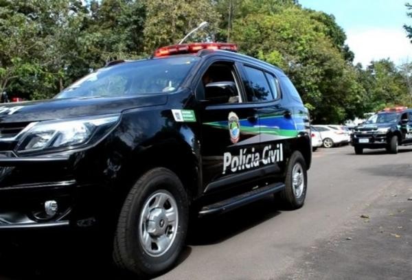 Amigo é preso por matar homem esfaqueado e passar com o carro por cima duas vezes