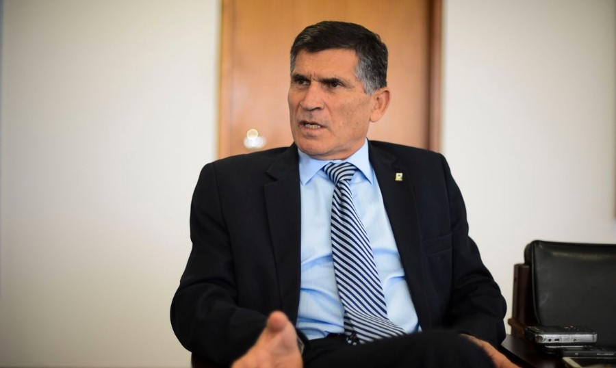 Santos Cruz defende que militares da ativa do governo passem para reserva