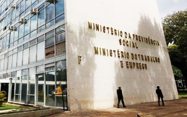 Portarias trazem orientações para ambientes de trabalho durante a pandemia de covid-19