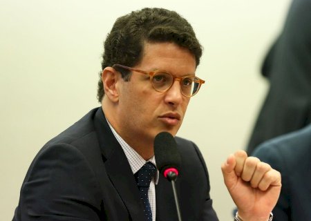 Salles e Ibama tornam-se alvos em ação judicial após denúncia de dados omitidos