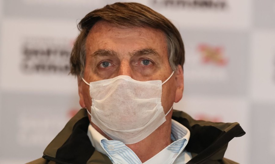 Bolsonaro faz exame de covid-19; resultado sai nesta terça