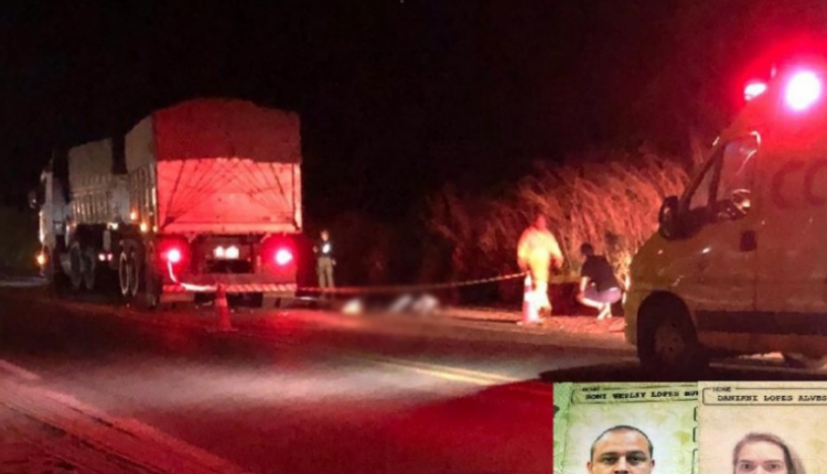 Ao sair de posto, carreta atropela e mata casal que seguia em moto