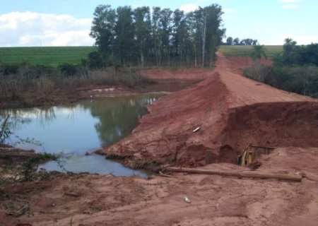 Polícia Militar Ambiental de Naviraí autua empresa agropecuária em R$ 10 mil por degradação de áreas protegidas e assoreamento de córrego depois de reforma ilegal de represa