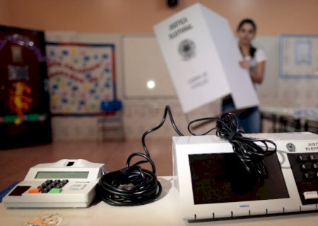 Atropelando tudo - Câmara deve tirar do TSE poder de definir novas datas para eleições municipais