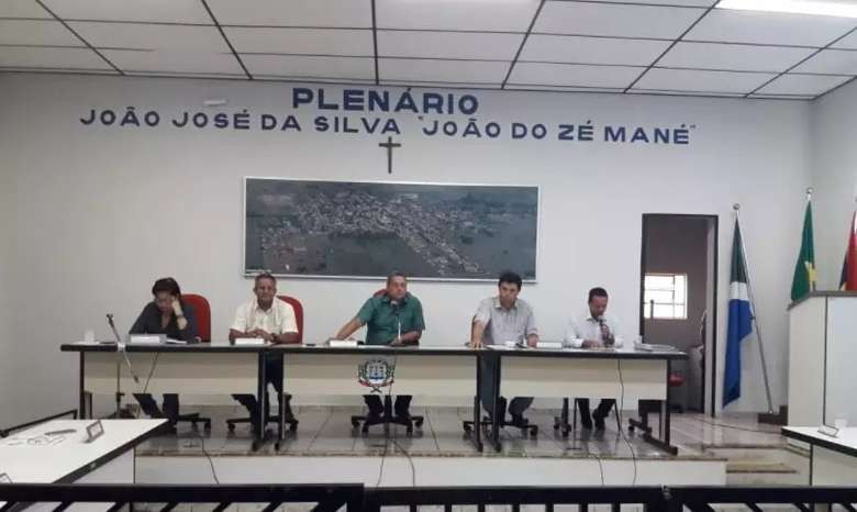 Vereadores e ex-parlamentar são condenados por improbidade administrativa