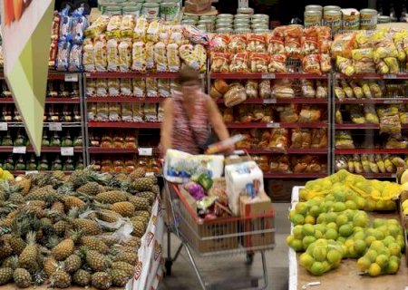 Ministra descarta intervenção: 'Não vai faltar alimento'