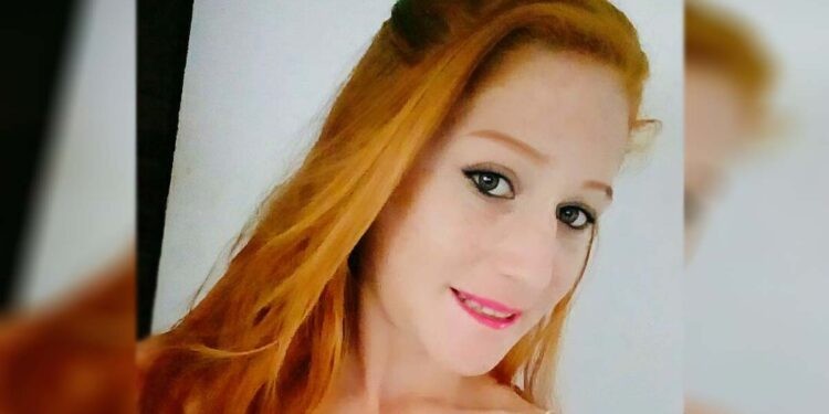 Jovem morre após ser esfaqueada e suspeita é de vingança