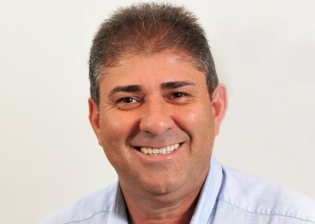 Hoje é o dia do Prefeito - o prefeito Marcilio Alvaro Benedito recebe os parabéns dos funcionário da Prefeitura de Novo Horizonte do Sul