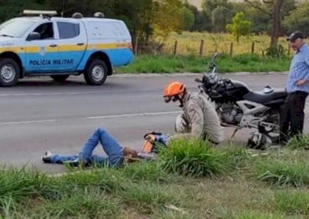Queda de moto deixa duas pessoas feridas na MS-134 em Batayporã