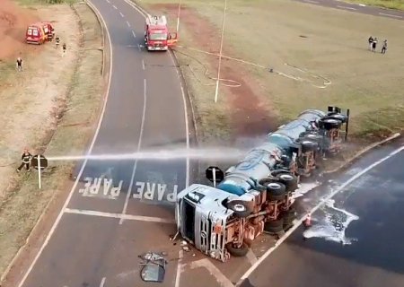 Risco máximo: carreta tomba e espalha etanol em Nova Alvorada do Sul