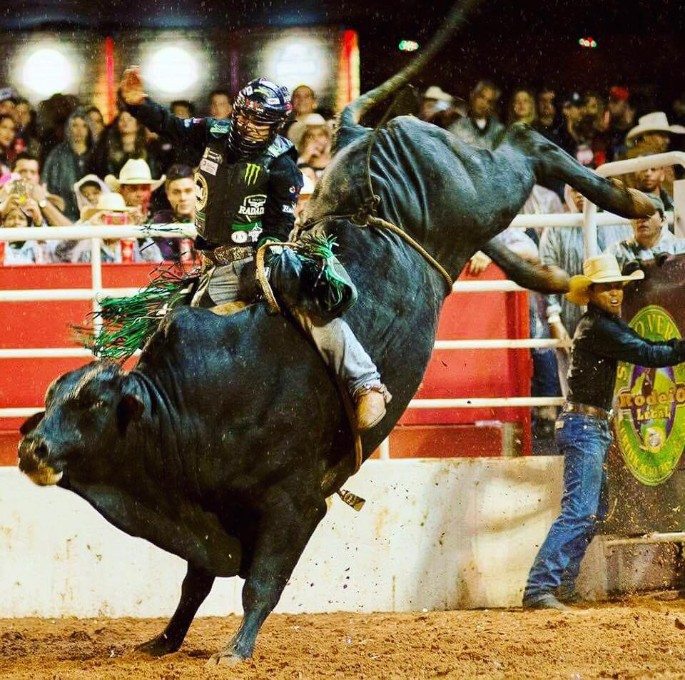 Peão de MS vence campeonato mundial da PBR e leva US$ 1 milhão