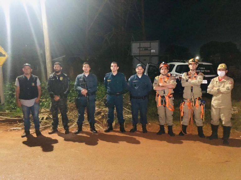Homem é resgatado do alto de torre após ameaça de cometer suicídio