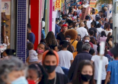 Sem restrições a festas, infectologistas preveem 'bomba-relógio' em janeiro.