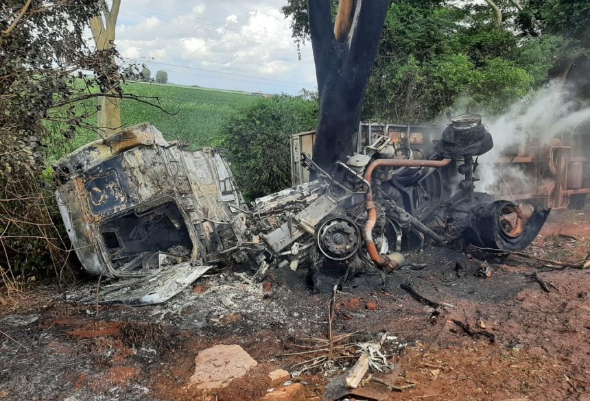 Bombeiro é atropelado enquanto atendia incêndio em caminhão carregado de porcos entre Fátima do Sul e Dourados