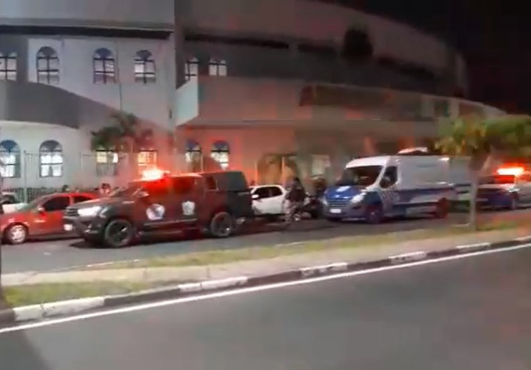 Reunião de oração de líderes é interrompida e pastor é detido por “aglomeração”