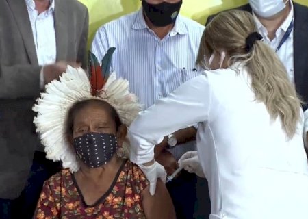 Indígena de 91 anos é a primeira a receber vacina contra Covid-19 em MS