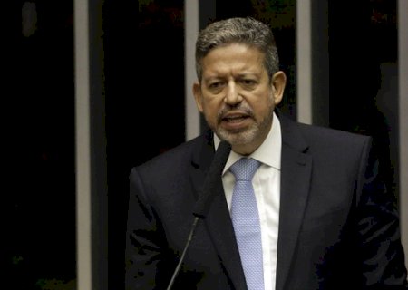 Arthur Lira é eleito presidente da Câmara com 302 votos