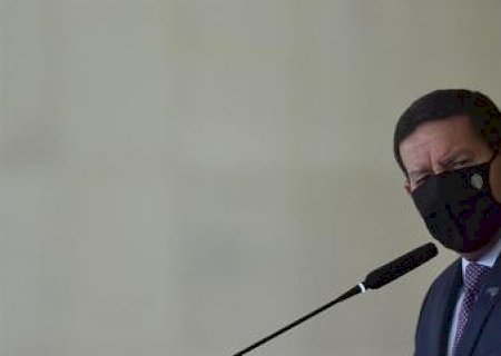 Mourão culpa falta de comunicação por mudança na Petrobras