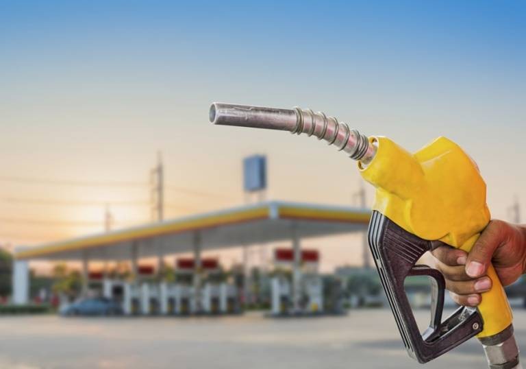 Petrobras anuncia alta de 8,8% da gasolina e de 5,5% do diesel nas refinarias a partir de terça