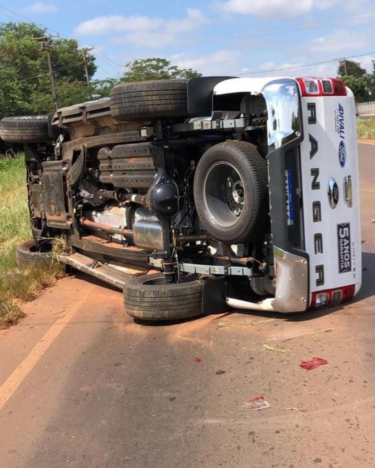Batayporã - Motorista perde controle da direção de  caminhonete utilizada em test drive capota na MS-134