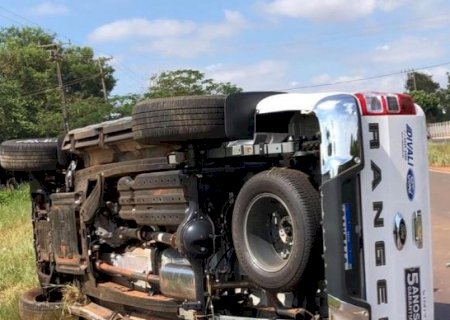 Batayporã - Motorista perde controle da direção de  caminhonete utilizada em test drive capota na MS-134