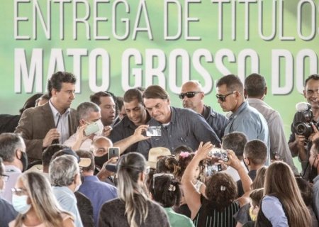 Bolsonaro alfineta Reinaldo sobre ICMS que deixa gasolina mais cara em Mato Grosso do Sul