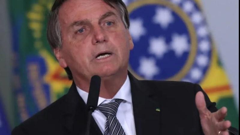 A jornalistas, Bolsonaro se desculpa por declaração polêmica: \'Aloprei sim\'