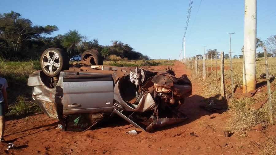 Range Rover capota na MS-276, entre as cidades de Batayporã e Anaurilândia