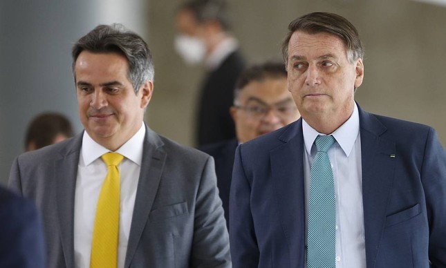 Bolsonaro oferece mais quatro ministérios ao Centrão, que não deve deixá-lo antes de abril