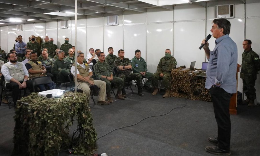 Bolsonaro diz a militares que não será motivador de \'qualquer ruptura\'