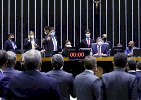 Câmara aprova texto-base da PEC das mudanças nas regras eleitorais