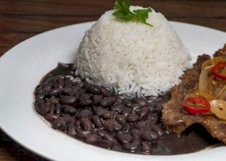 Preços do arroz e das carnes saltaram mais de 30% em um ano