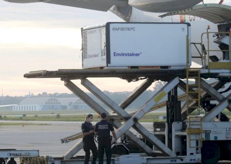 Butantan recebe matéria-prima para 8 milhões de doses de vacina