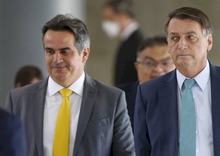 Bolsonaro oferece mais quatro ministérios ao Centrão, que não deve deixá-lo antes de abril
