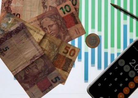 Um em cada 2 brasileiros usa mais da metade da renda para as dívidas
