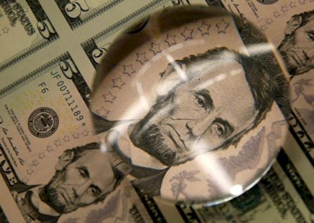 Bolsa cai mais de 2% com mercado reagindo a atos de 7 de Setembro; dólar sobe
