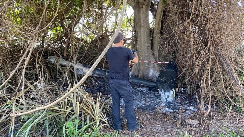 Cauda de helicóptero foi removida e incendiada após queda em MS